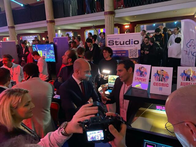 AXA TECH CHALLENGER 2023 : quel event !! On pourra dire qu'on y était et je pense qu'il y aura un avant et un après !!! Le plus bel hackaton de France (au moins) c'était hier avec 3000 dev en compétition pour 1 winner à 10000€ ! Quel talent !
C'est aussi l'occasion de révéler le travail sur Axadia l'expérience Metaverse @axafrance réalisée en étroite collaboration avec la team innovation d'Axa et qui sort le 15 février sur @thesandboxgame 

Quelle ambiance avec @gims aux commandes et @salomelagresle 
Merci à nos amis, clients, partenaires c'était dingue !

Merci pour votre visite Patrick Cohen et votre confiance ! Merci @jeannoelbarrot 
Ministre délégué chargé de la transition numérique et des télécommunications pour votre écoute. Toujours un plaisir de partager un moment avec le maire du 17e le plus bel arrondissement de Paris @geoffroy.boulard
  Crédit photos et thks : @bompilabiche @Alexandre Auriol @Stéphane Zagdoun  @ultaner  @valerie_nahmias 

Si j'en ai oublié ne m'en voulez pas :)