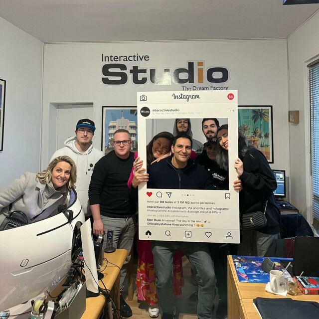 Crazy Touristic afternoon with our friends @smobler.studios from Singapor with Boss de Ouf @drlorettachen visiting the creative team and @arcdetriomphe_paris See you soon !!! #friends #creative #inspiration #welovesingapore #builders #web3 #metaverse #arcoftriumph