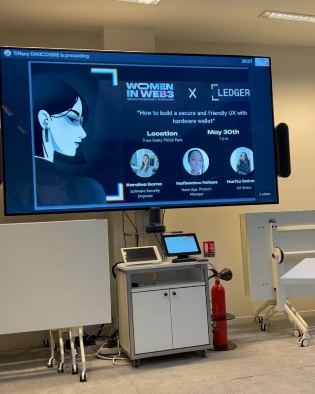 Inspirante soirée chez @ledger avec la communauté @womeninweb3paris 
Merci aux talentueuses Karolina Gorna  Nafissatou Ndiaye Harita Sahadeva et Tiffany Dancoisne  qui nous ont partagées leur travail au sein de Ledger.

Merci Anaelle Guez et Naomie Halioua :)
#ledger #womeninweb3 #women #tech #blockchains
