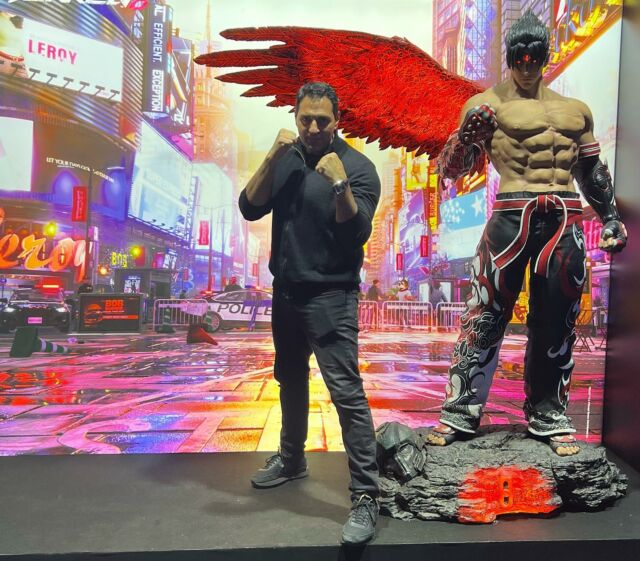Some shots of our visit at @parisgamesweek ! Great moments and great games !!! Happy to see incredible artists from @crosstheages @yanis.artworks @thebirdfromthemoon , Goldorak, Mario Bros and more ! Lot of ideas and inspirations too ! Last day this sunday !!! @papafitgym  #pgw2023 #gaming #videogames #art #event #entertainment
