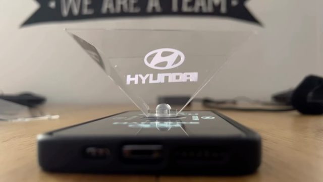 Création d’invitations holographiques pour Huyndai Maroc @magichologram3d  #hologramme #invitation #hologrammesmartphone #iphone #magichologram